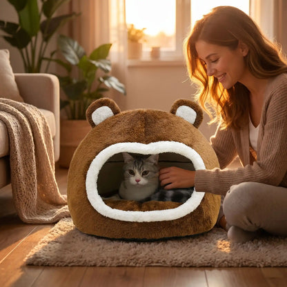 panier chat femme souriante caresse chat tapis plante