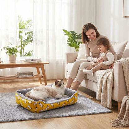 panier chat femme souriante petite filles tapis table